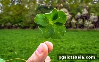 pg电子游戏视角：彩票的社会双面性及其深远影响
