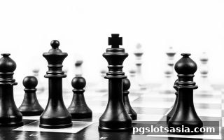 pg电子游戏深度揭秘：极速赛车与推牌九的出牌密码与实战策略